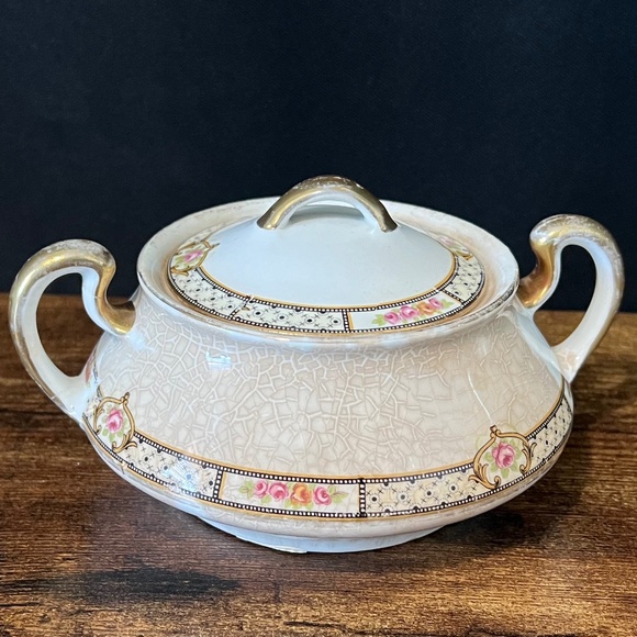 Homer Laughlin Covered Sugar Bowl - Picture 4 of 12